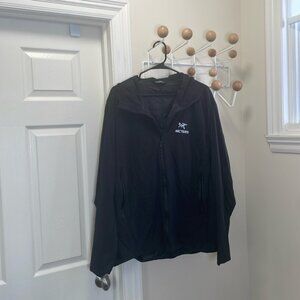 Arc'Teryx - Classic Hooded Lightweight Zip Up Jacket - Black - XL